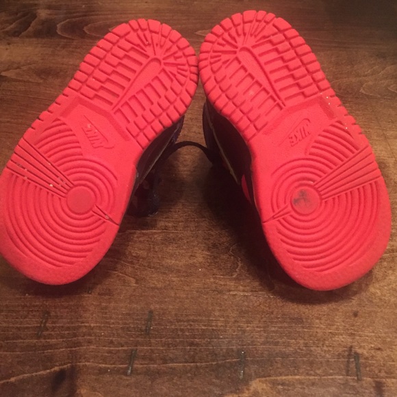 SOLD Nike sneakers - Picture 3 of 4