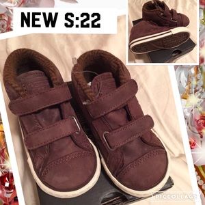 Converse Other - NEW IN BOX CONVERSE BABY BOOTIES S:6 Converse Other - NEW IN BOX CONVERSE BABY BOOTIES S:6