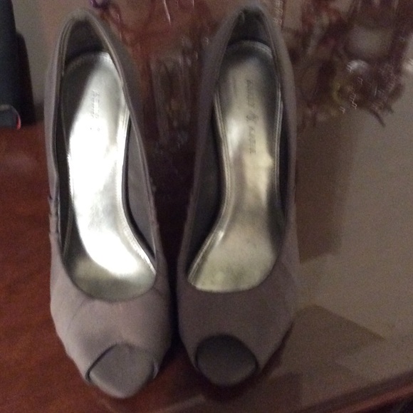 Heels - Picture 2 of 3