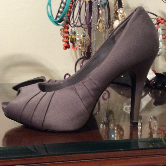 Heels - Picture 3 of 3