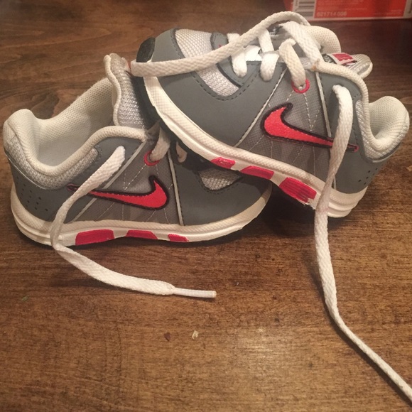 Nikes sneakers - Picture 1 of 4