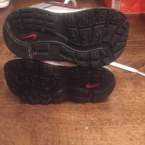 Nikes sneakers - Picture 2 of 4