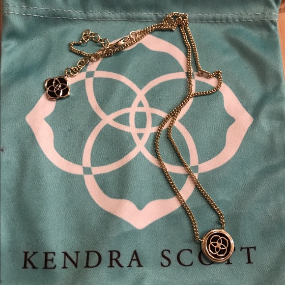 Kendra Scott necklace