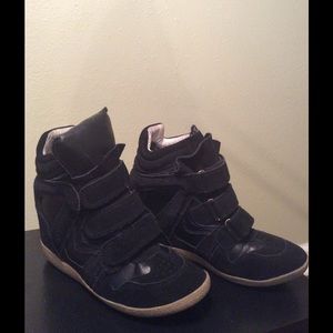 👟 Steve Madden Black Sneakers with Heel 👟