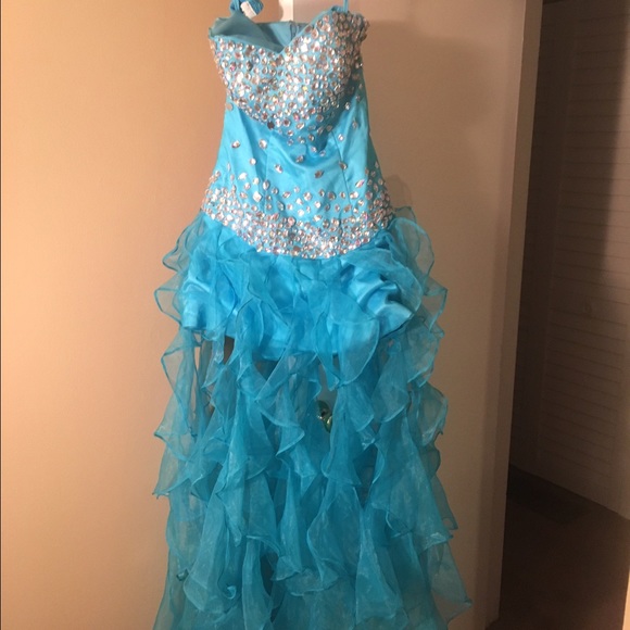 Teal, sequined prom dress