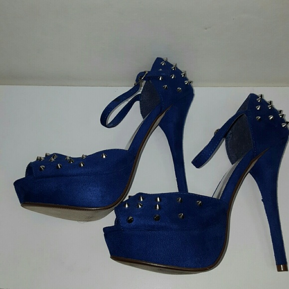 ❎❎SOLD❎❎blue stiletto with silver spikes - Picture 4 of 4