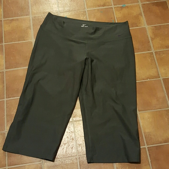 Nike crop bottoms