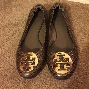Sneak Tory burch shoes