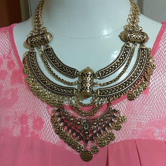 🎆Sold🎆Statement Necklace & Earrings - Picture 4 of 4