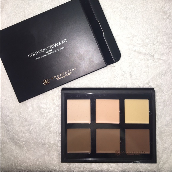 Anastasia Beverly Hills cream contour kit