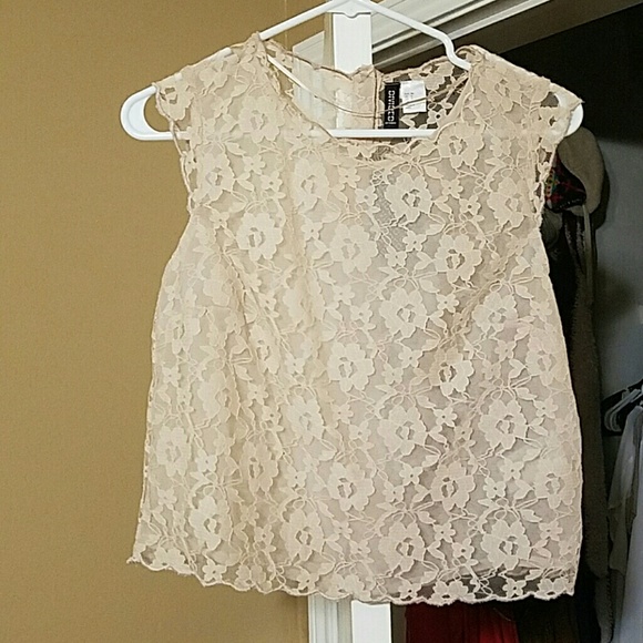 NEW PRICE DROP❤ NWT Sheer lace crop top