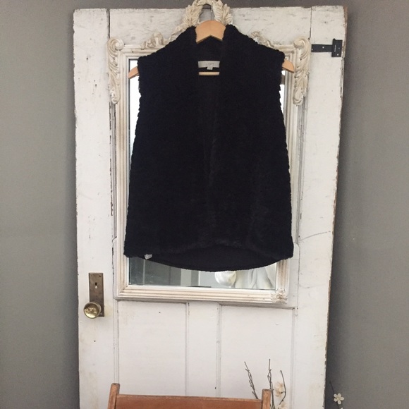 ✨SOLD✨ LOFT faux fur vest