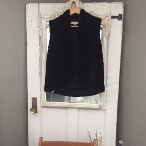 ✨SOLD✨ LOFT faux fur vest