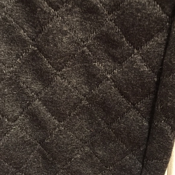 Two pairs of leggings 1 Quilted charcoal 1 plain - Picture 2 of 4