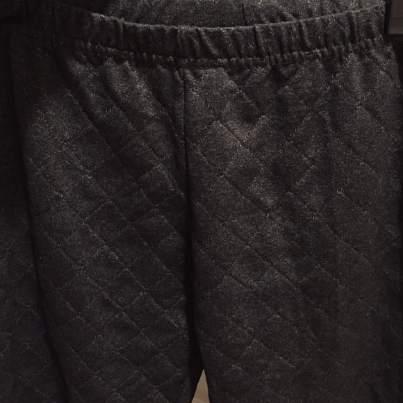 Two pairs of leggings 1 Quilted charcoal 1 plain - Picture 4 of 4