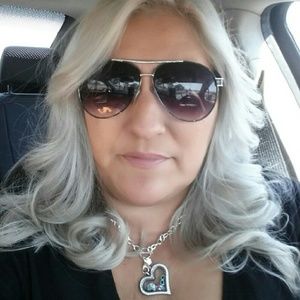 Meet your Posher, Leticia