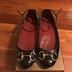 Black Gucci flats w/strap