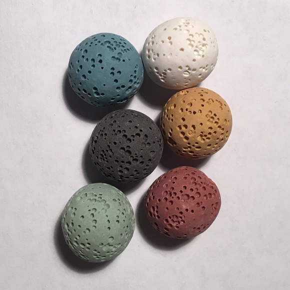 Sier Heart Essential Oil Diffuser Necklace - Picture 2 of 2