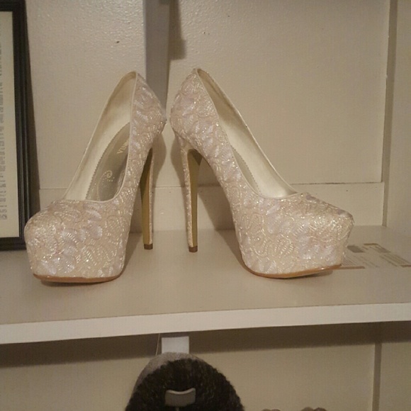 1 Day sale **Very elegant heels!