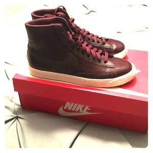 Nike Midi W Blazer Sneaker Size 8