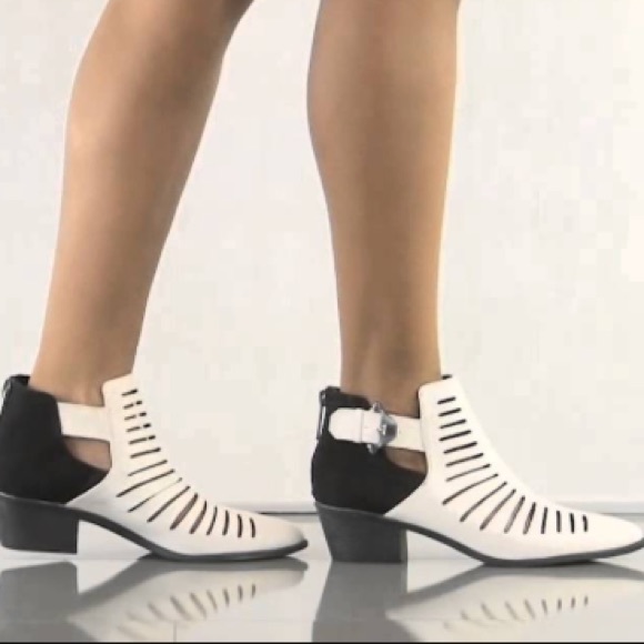 Black and white ankle boots - Picture 4 of 4