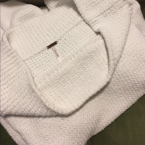 Slouchy Free People white knit Livvy pullover