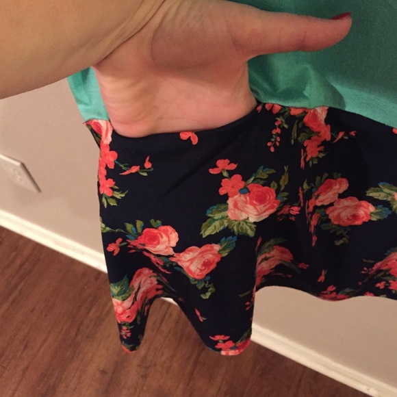 Floral Block Baby Doll Blouse w/pockets - Picture 2 of 2