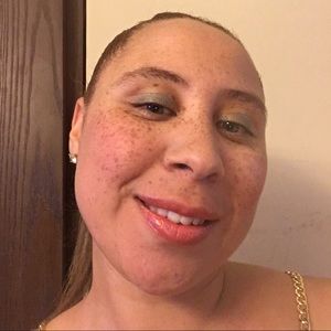 Meet your Posher, Devona