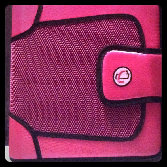 A portable zipper binder