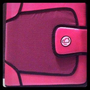 A portable zipper binder