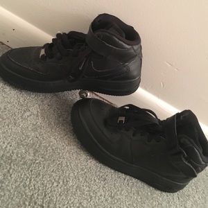 High top black Air Force 1