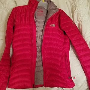 Good condition, xs red northface jacket!