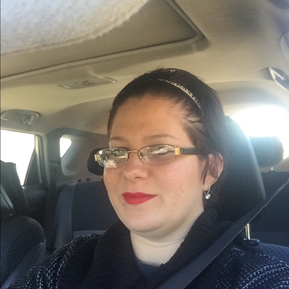 Meet your Posher, Tonya - Picture 1 of 1