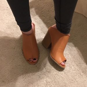 Brand new Qupid booties size 8