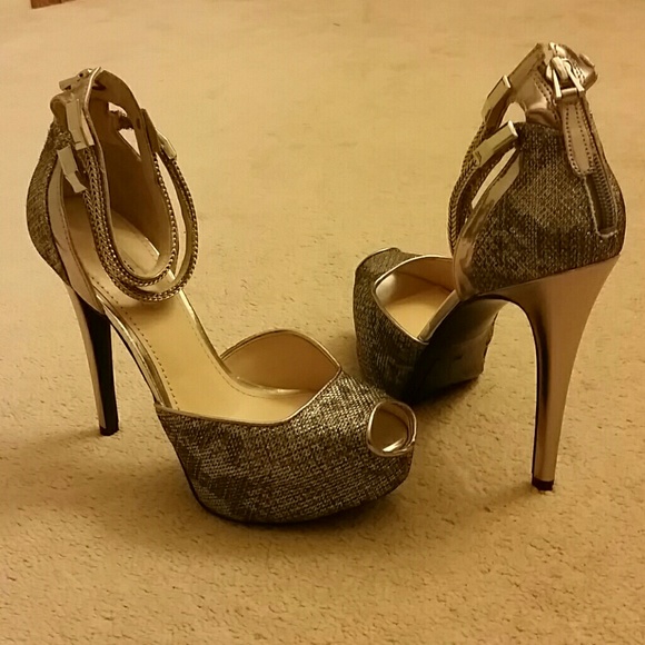 Sexy Guess Heels! NWOT