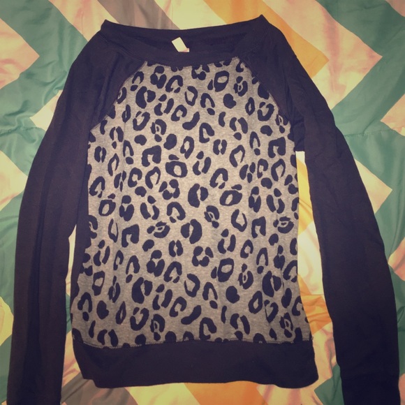 Brand new gray and black leopard long sleeve✨🎄