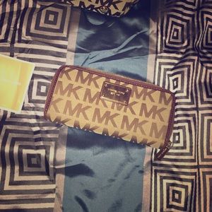 💯 authentic MK cloth monogram wallet