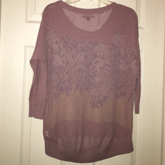 Amazing American Eagle top - Picture 2 of 4