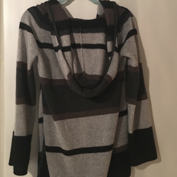 🔥HP 12/12🔥 cashmere cardigan w/hood - Picture 2 of 3