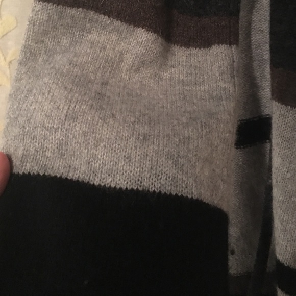 🔥HP 12/12🔥 cashmere cardigan w/hood - Picture 3 of 3