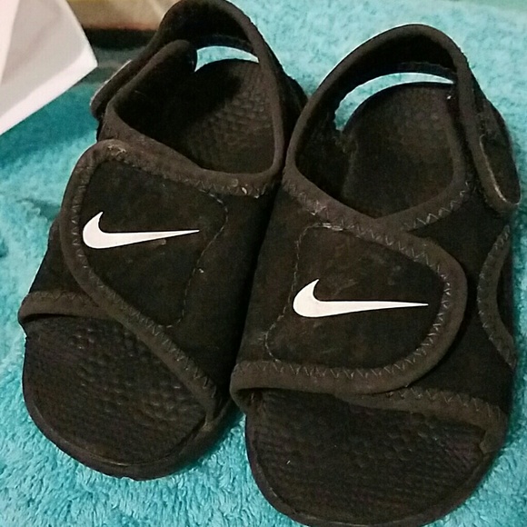 Infant Nike velcro slippers