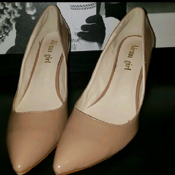 Gorgeous nude shoes