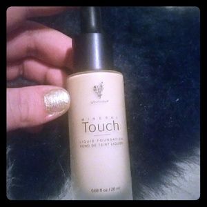 Younique Scarlett Foundation