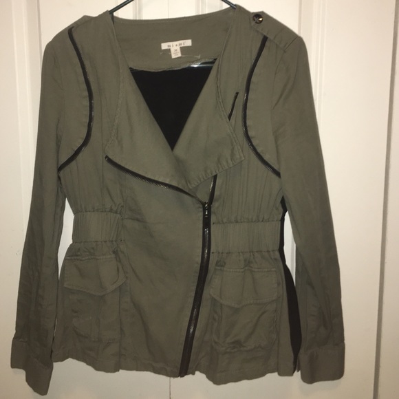 Green fall/winter jacket! Never been worn!