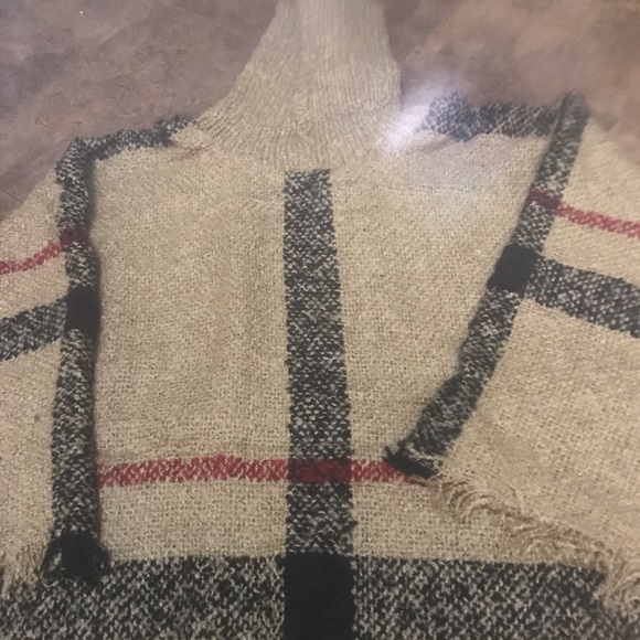 🔴LAST ONE!!🔴 Beautiful Poncho! ❄️❄️😍 - Picture 2 of 4