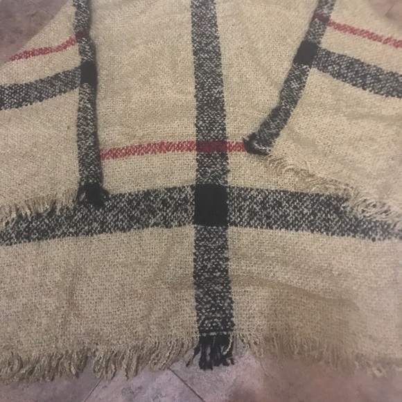 🔴LAST ONE!!🔴 Beautiful Poncho! ❄️❄️😍 - Picture 4 of 4