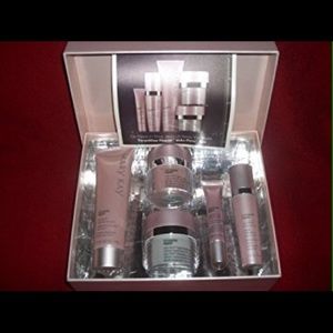 Brand new Mary Kay Timewise repair volu-firm set