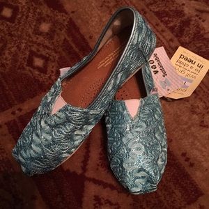 Women's Toms. Brand new with tags
