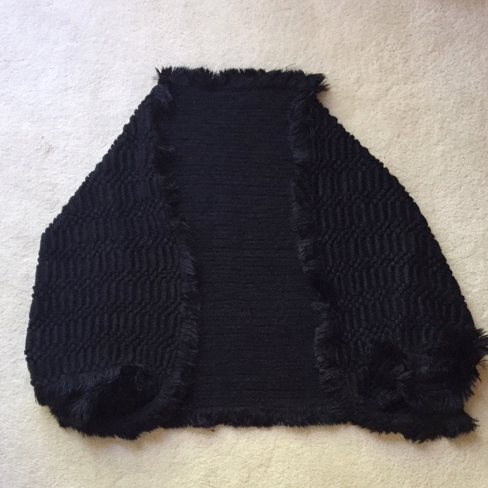 Black Fringe Woven Shrug - Picture 4 of 5