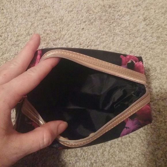 Rose makeup bag - Picture 3 of 4